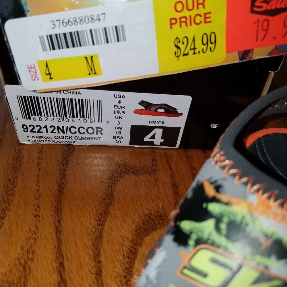 Toddler sketchers size 4 sandals